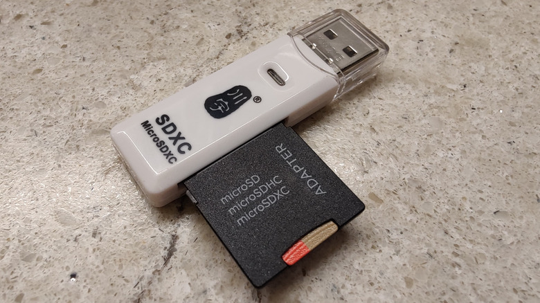 Дешевый китайский читатель SD -карты, который не поддерживает функцию защиты записи