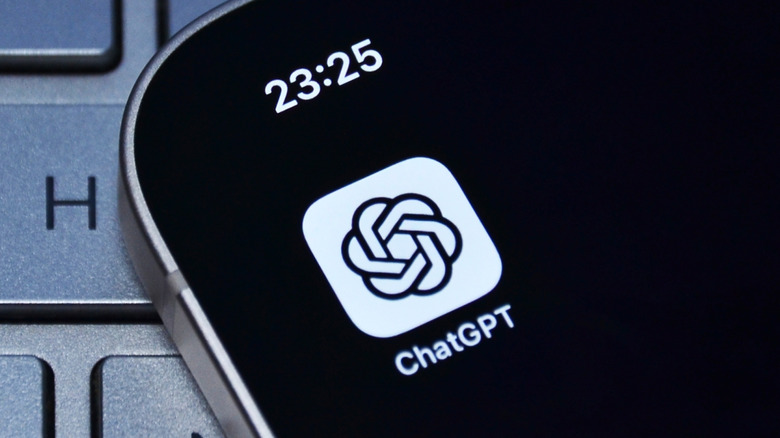 Значок приложения CHATGPT на телефоне.