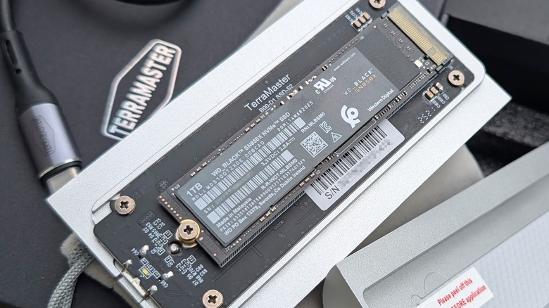 Terramaster SSD корпус с установленным SSD.