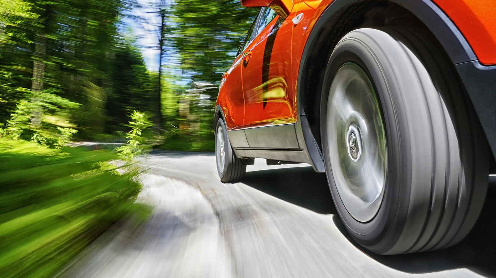 Почему шины имеют ограничения скорости и что произойдет, если вы пойдете?