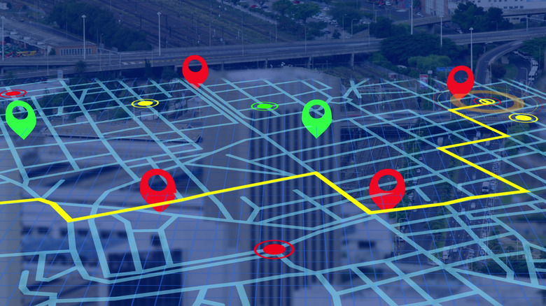 Карта с несколькими штифтами на нем