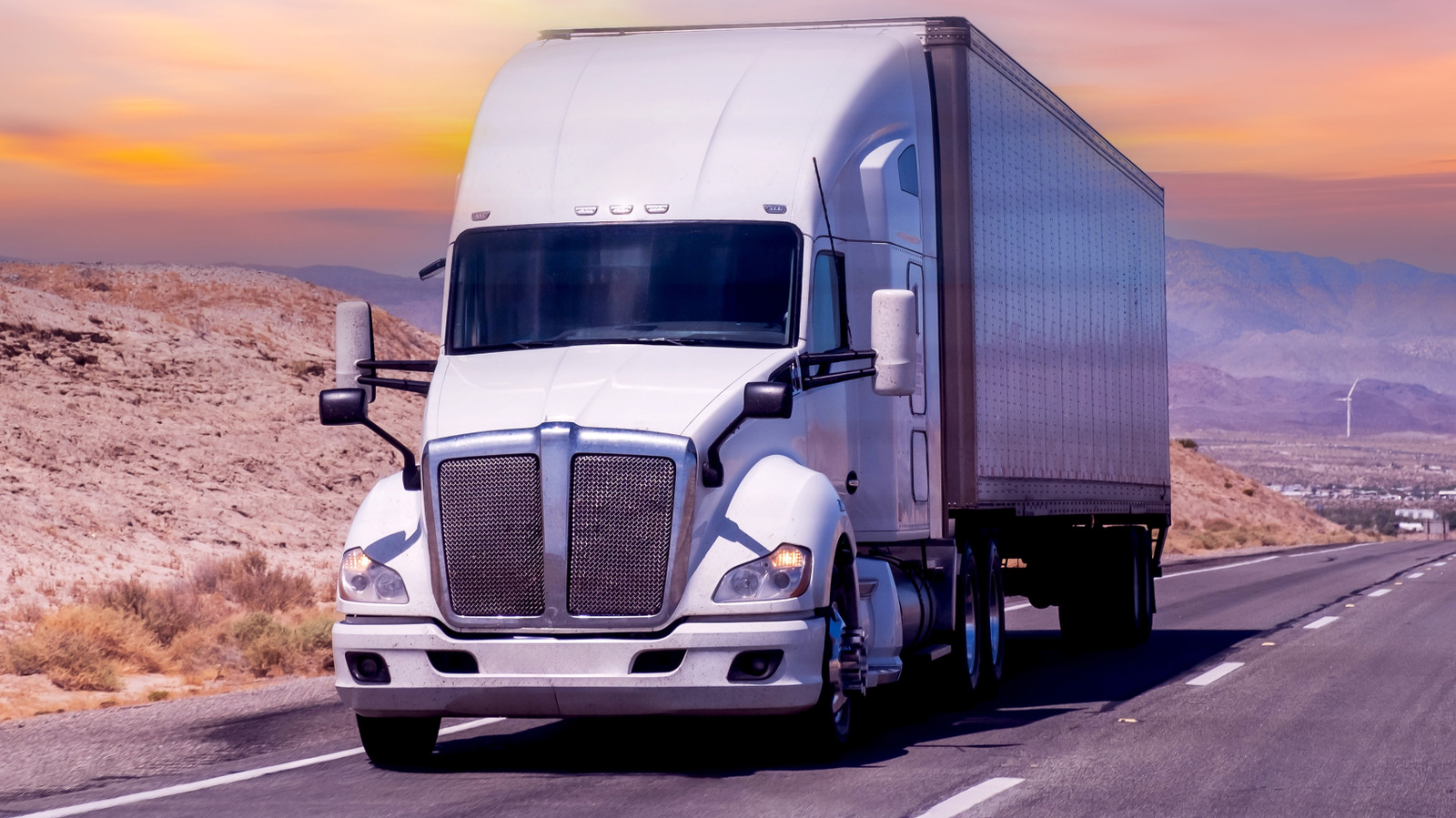 Почему полуприходы называются 18-колесными транспортными средствами? (И сколько колес на самом деле у них на самом деле)