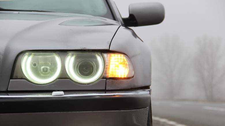 BMW E38 7-й серии с угловым глазом DRL