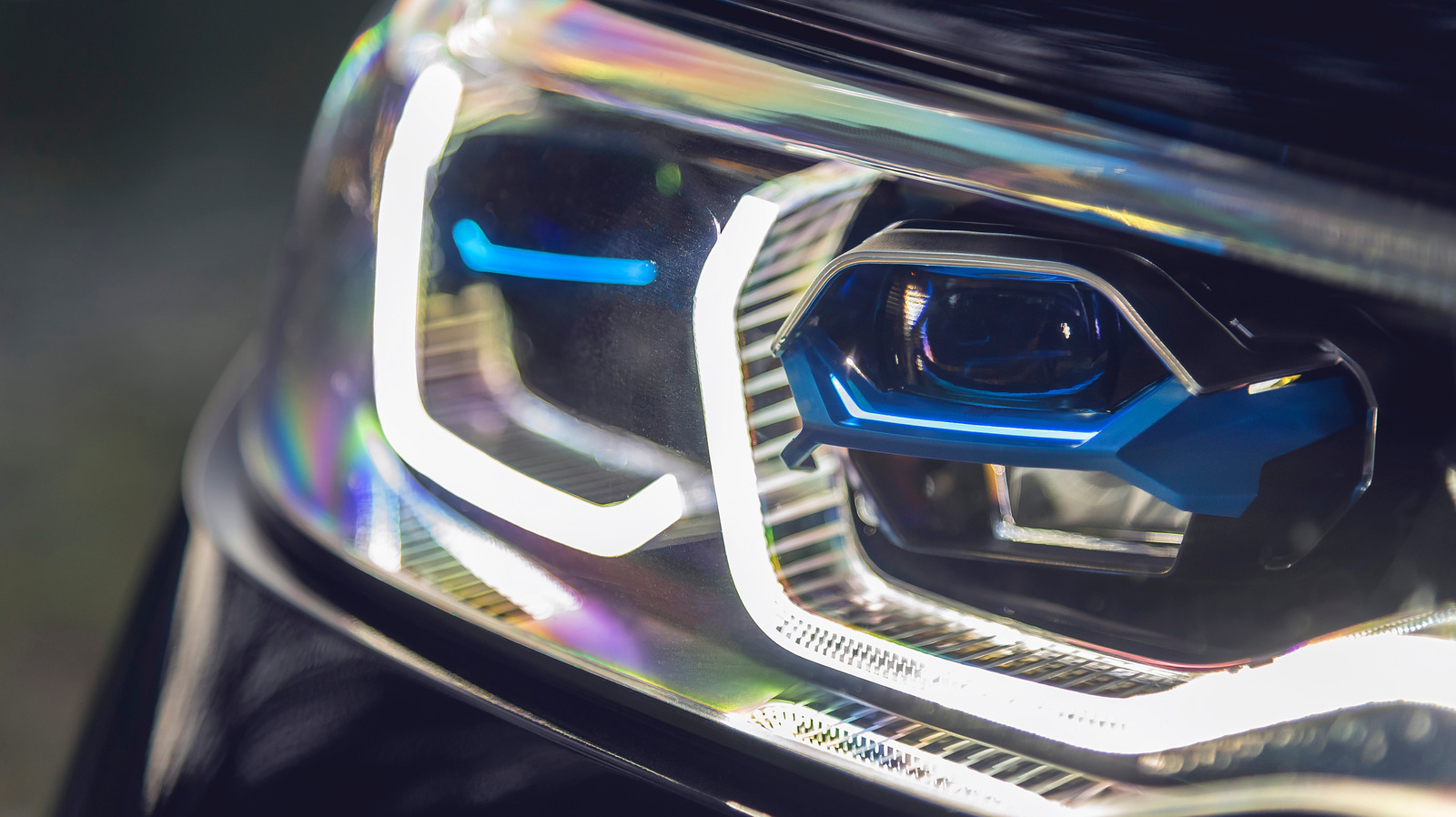 Дневные ходовые огни - это не то же самое, что фары - вот когда их использовать