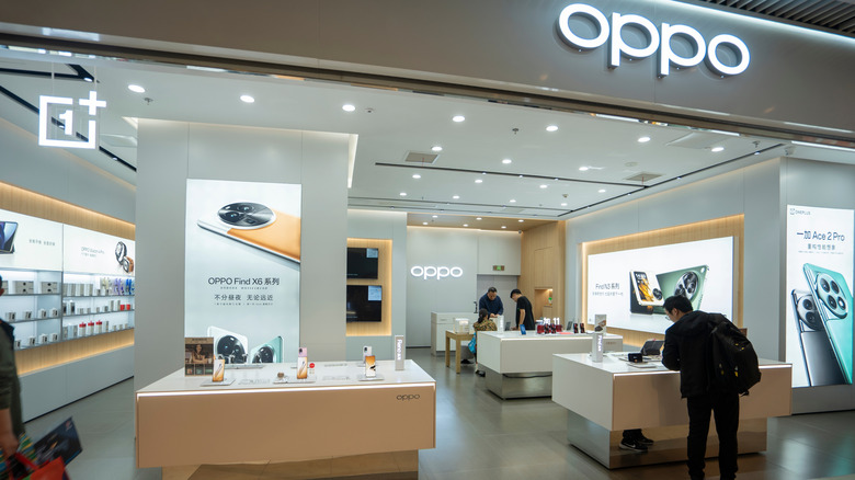 Вид спереди в магазин Oppo