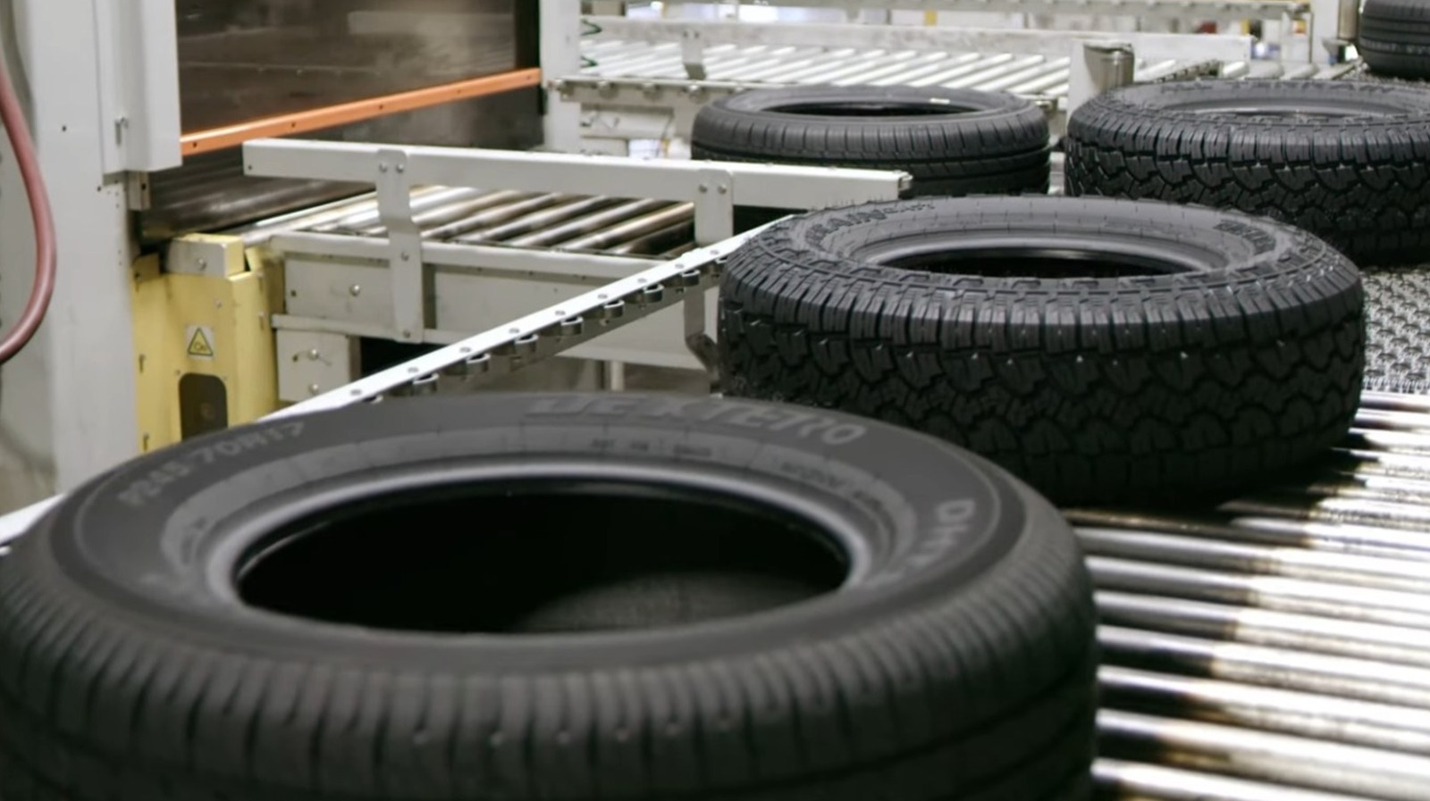 Кто делает шины Декстеро и где они построены?