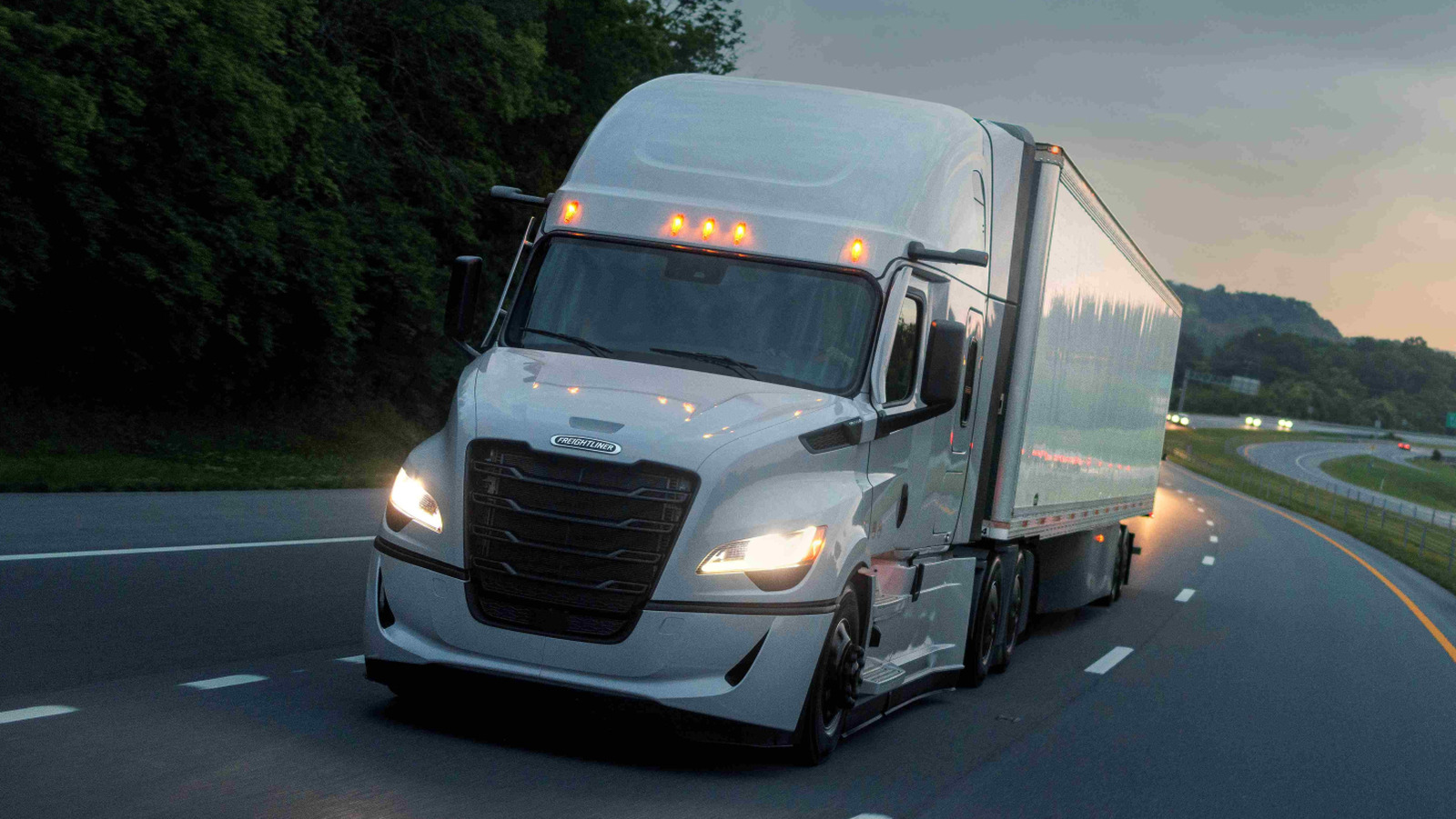 Что делает дизельные двигатели идеальными для дорожных перевозчиков? (И есть ли полуфинал с газом?)