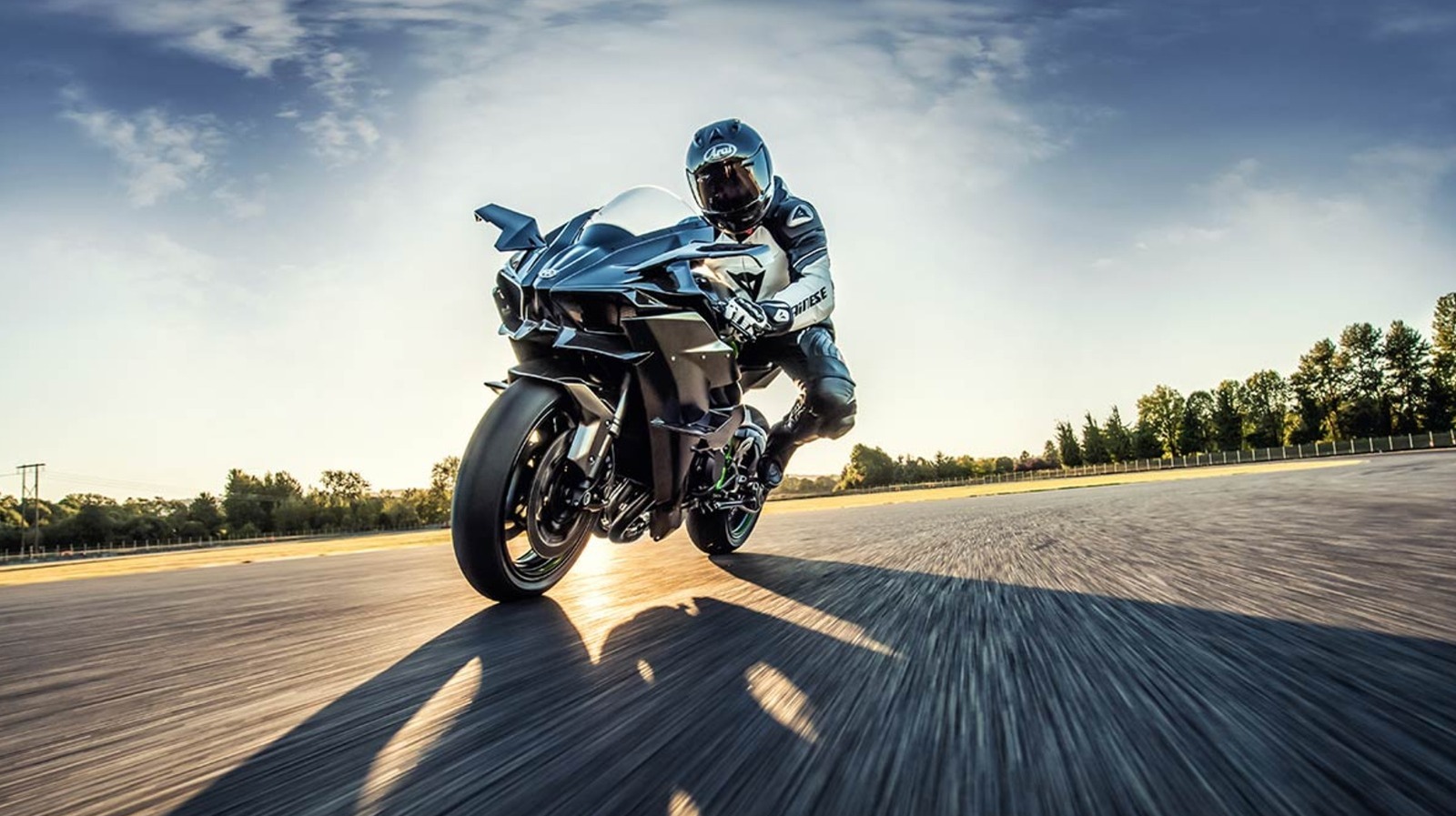 Является ли Kawasaki Ninja H2R самым быстрым мотоциклом в мире?