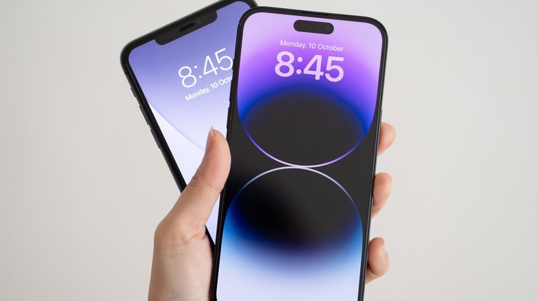 Две старые модели iPhone рядом