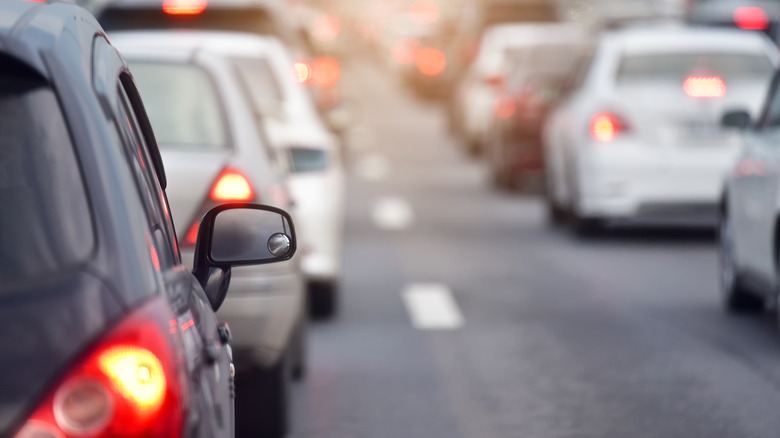 резервировал движение в час пик