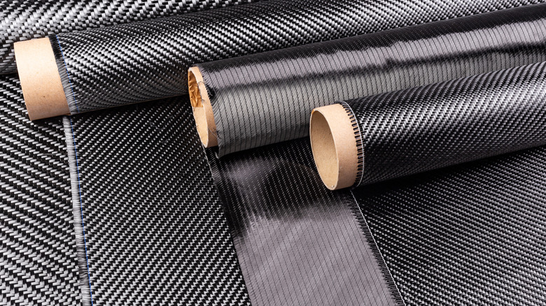 Рулоны углеродного волокна после окончательного финиша