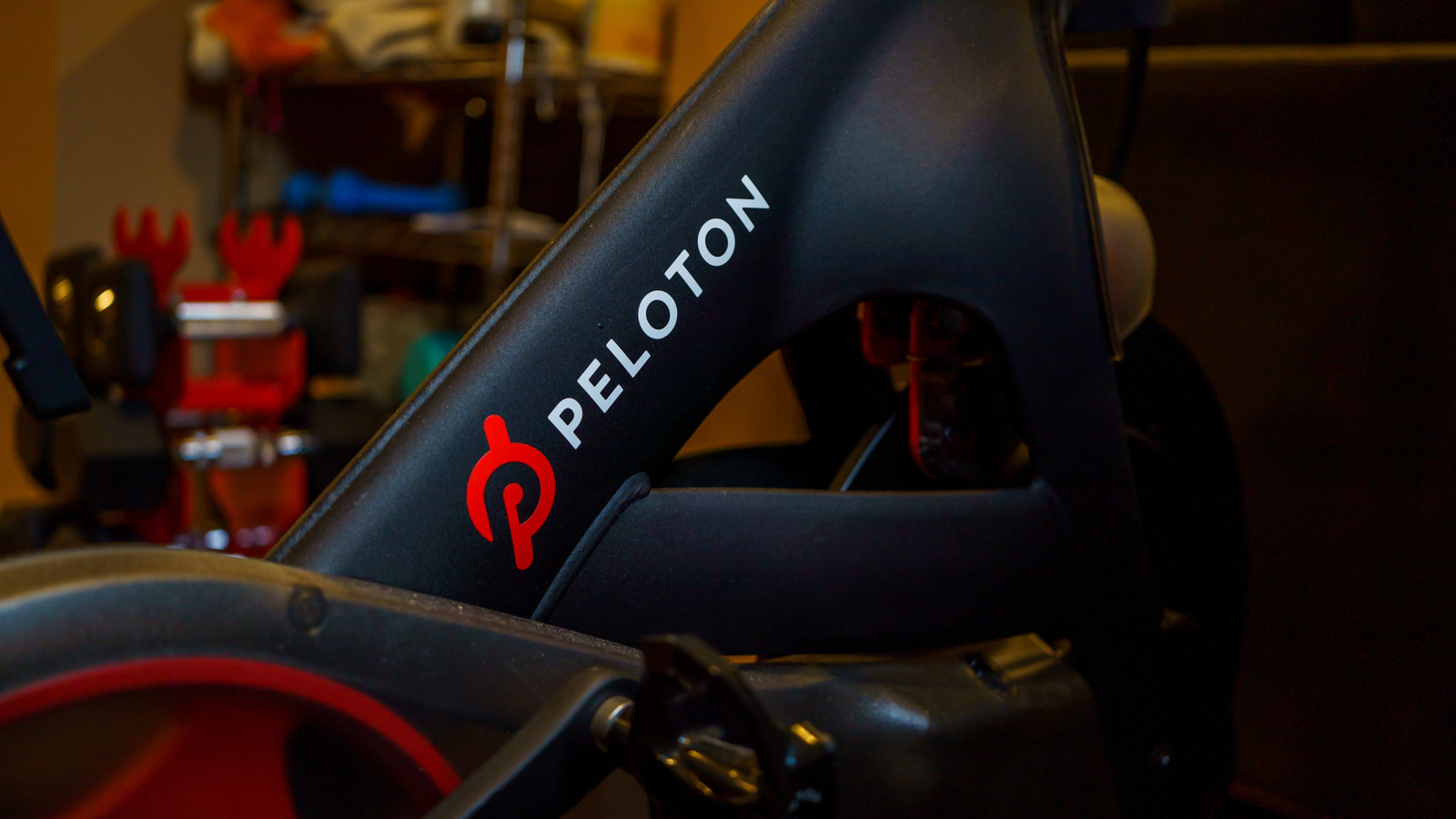 Да, вы можете посмотреть Netflix на своем пелотоне - вот как заставить его работать