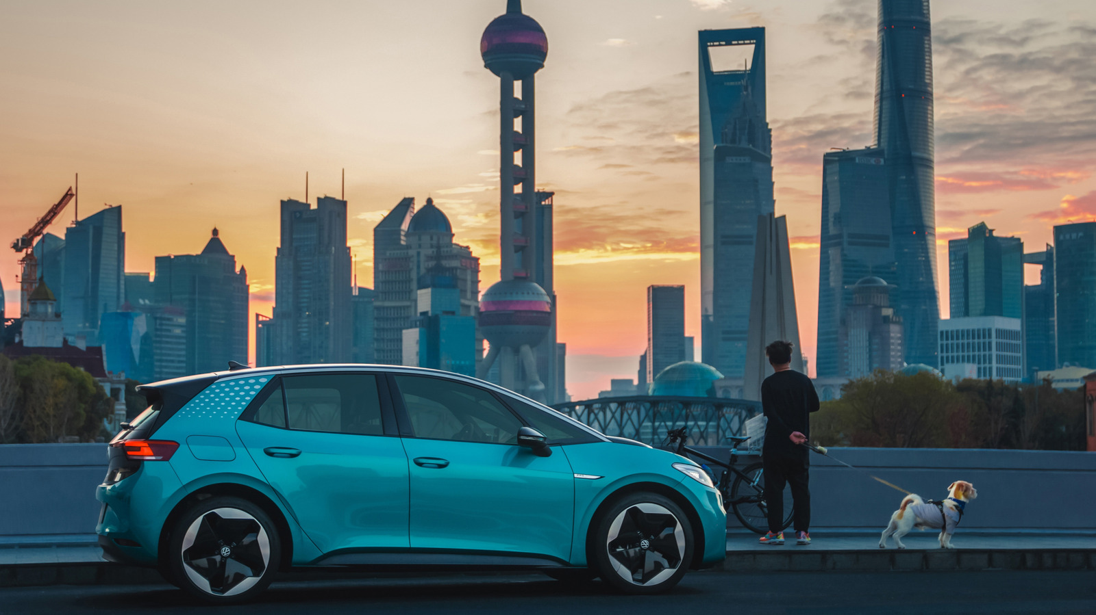 Какой процент электромобилей производится в Китае?