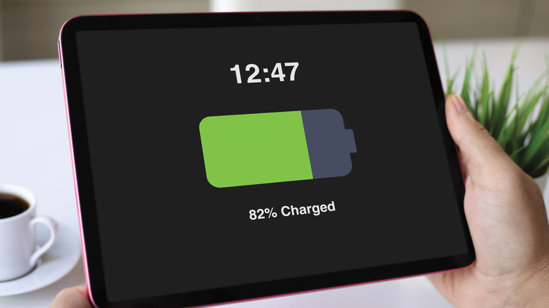 Планшет взимается на 82%