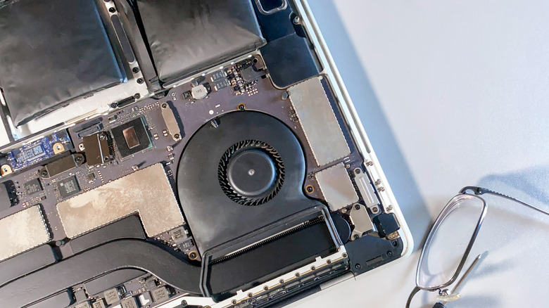 Заменить аккумуляторную батарею ноутбука