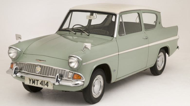 Ford Anglia Super 1966 года в музее