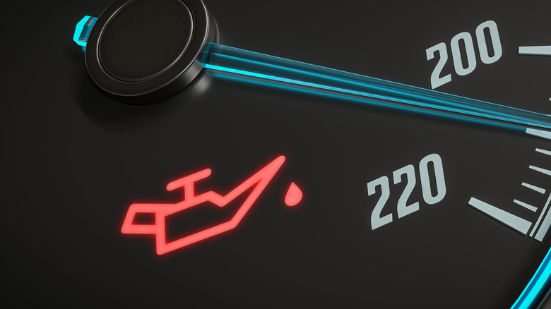 Свет давления масла появляется на приборной панели