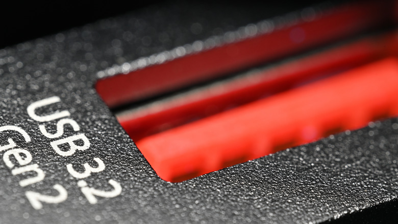 Закрытие порта USB 3.2 Gen 2