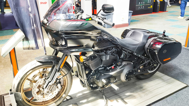 Harley-Davidson Low Rider St, спортивный мотоцикл.