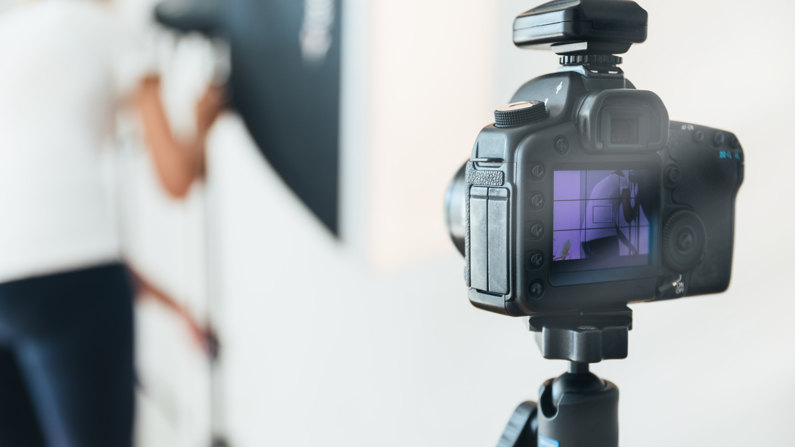 Для чего подходит крючок в нижней части штатива?