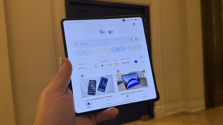 Человек, держащий честь Magic V5