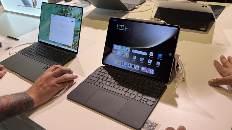 Почитайте ноутбук и планшет на столе