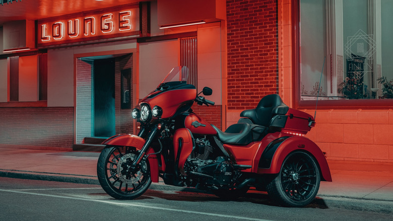 Линейка Trike Harley-Dvidson также получает массивные топливные баки с 6 галлона