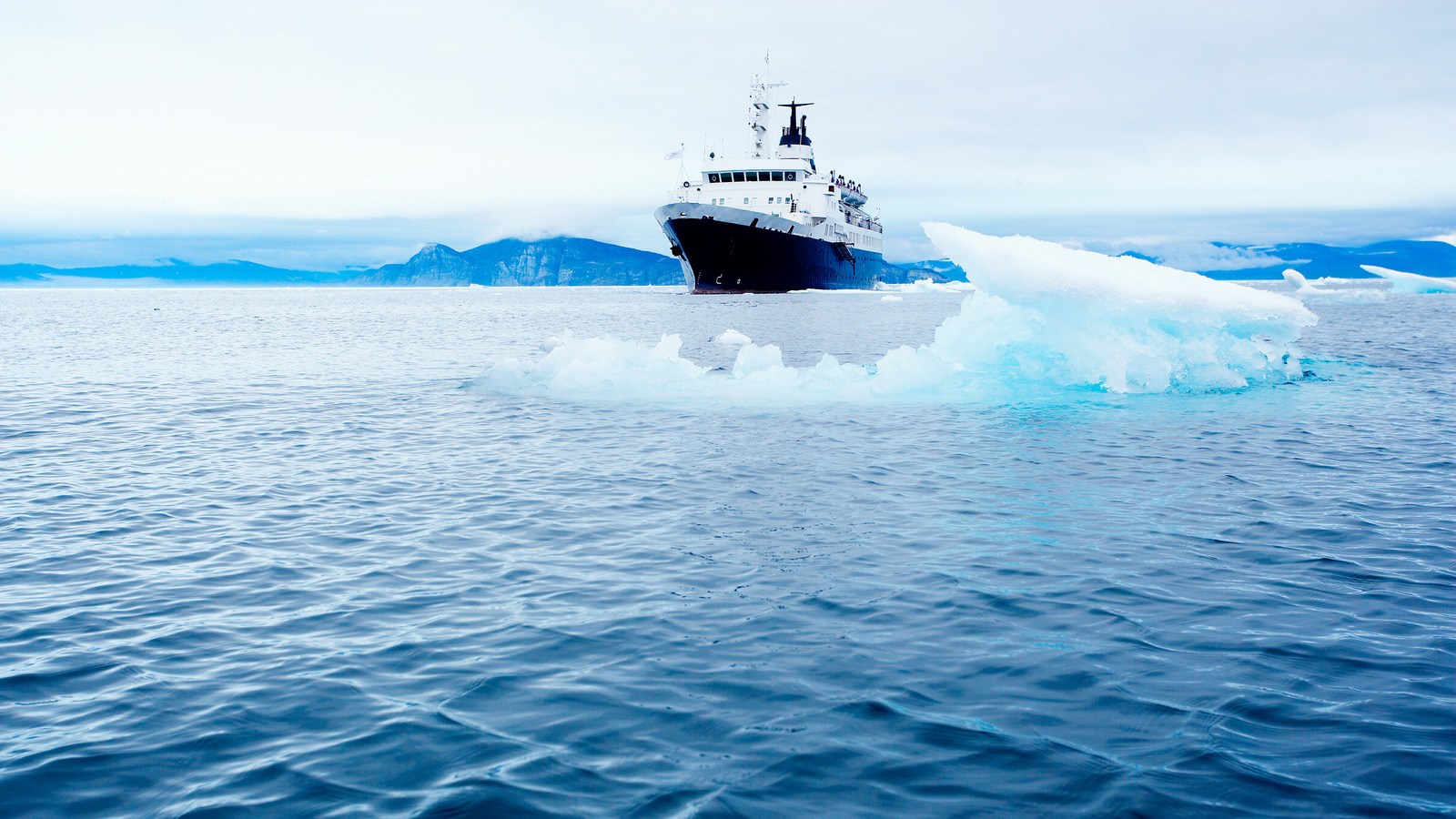 Современные корабли все еще попадают в айсберги? (И что произойдет, если они это сделают)
