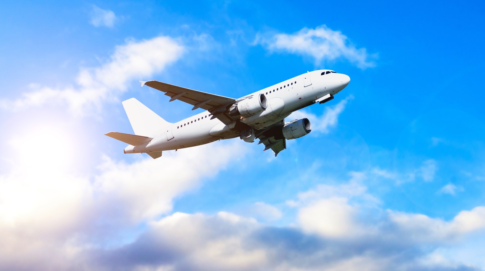 Как Google и другие приложения для отслеживания полетов точно знают, где в любое время находится самолет