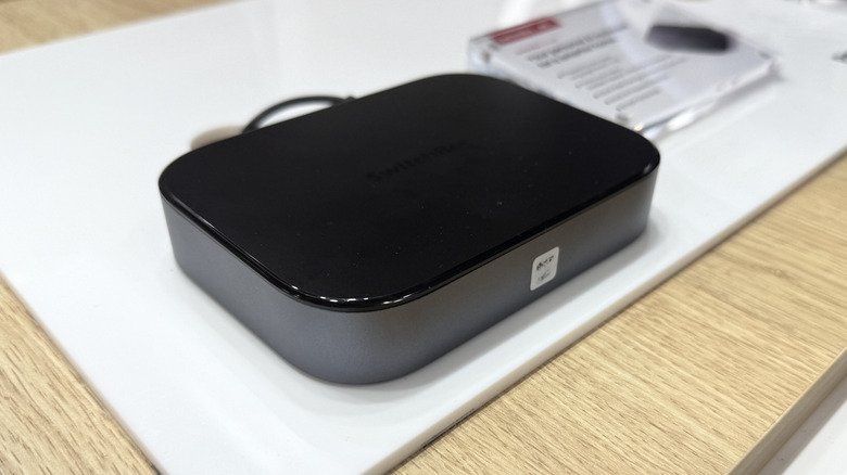 SwitchBot AI Hub на столе