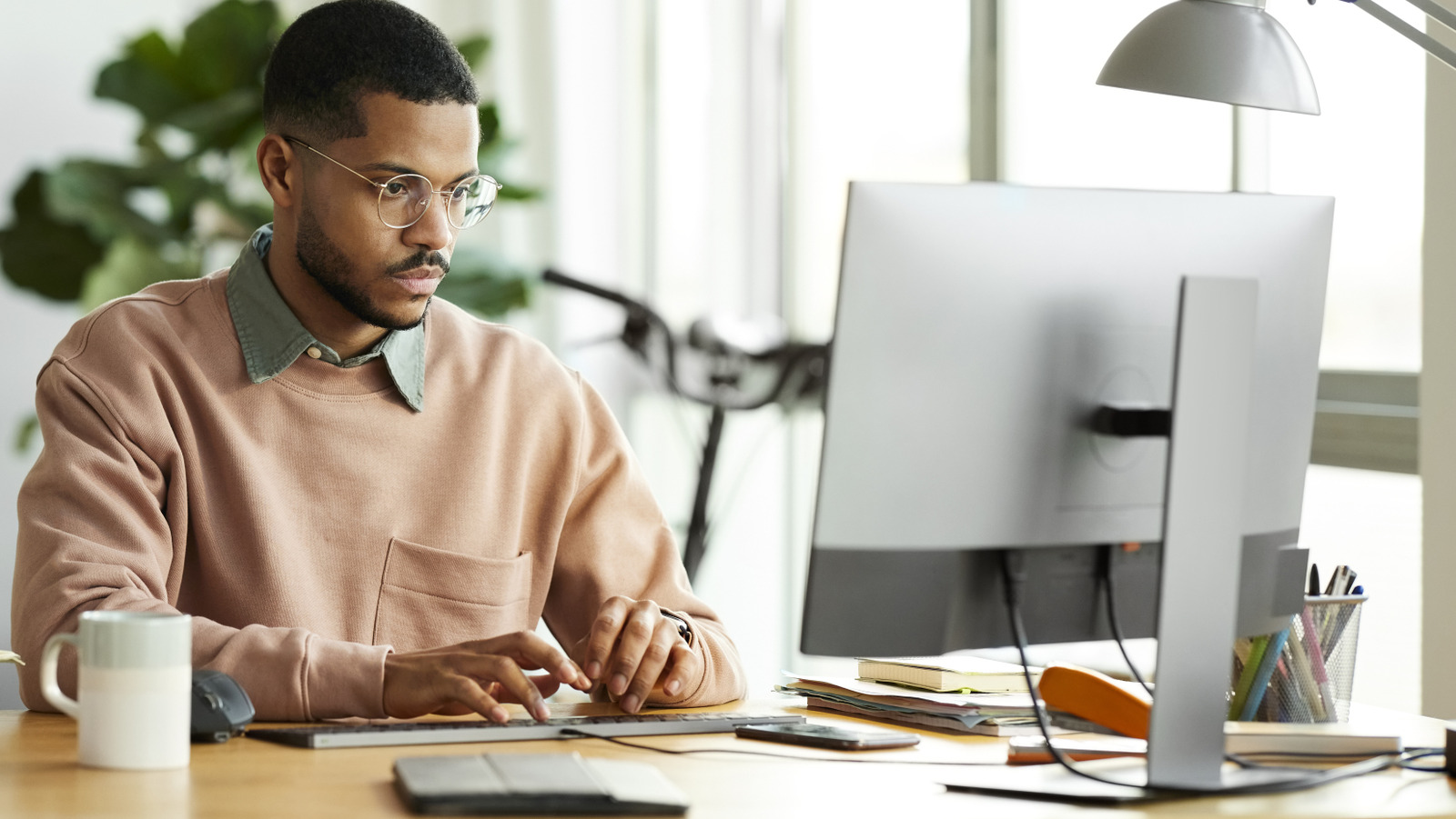 Что означают USB -порты вверх и вниз по течению на мониторе?