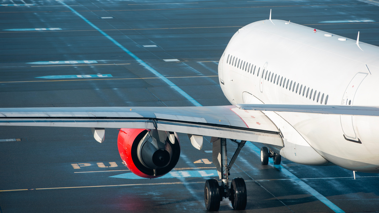 Почему вы не можете фотографировать на асфальте аэропорта