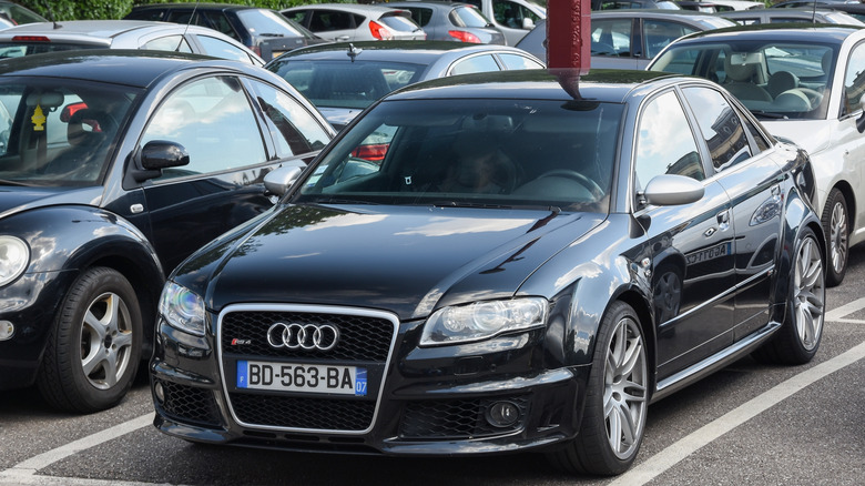 Первый снимок черного Audi RS4 B7