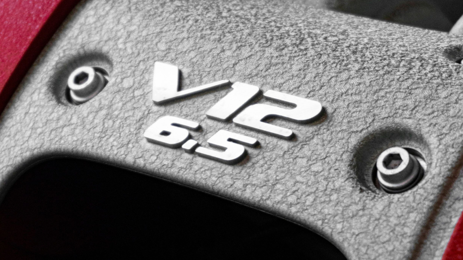 V12 против V8 Engine: в чем разница и лучше для ежедневного вождения?