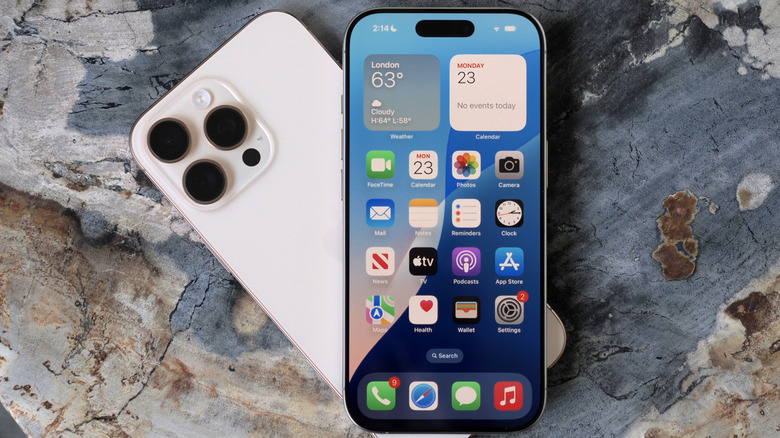 Один iPhone сверху другого гранитного фона iPhone