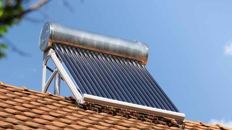 Солнечный водонагреватель на крыше для солнечной воды нагревательной панели.