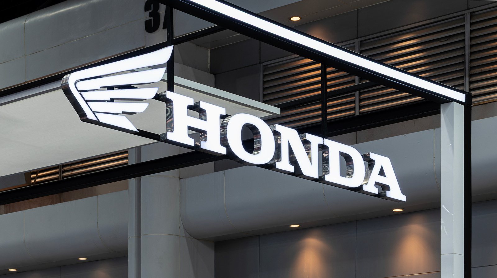 Почему у Honda есть два разных логотипа, а какой был OG?