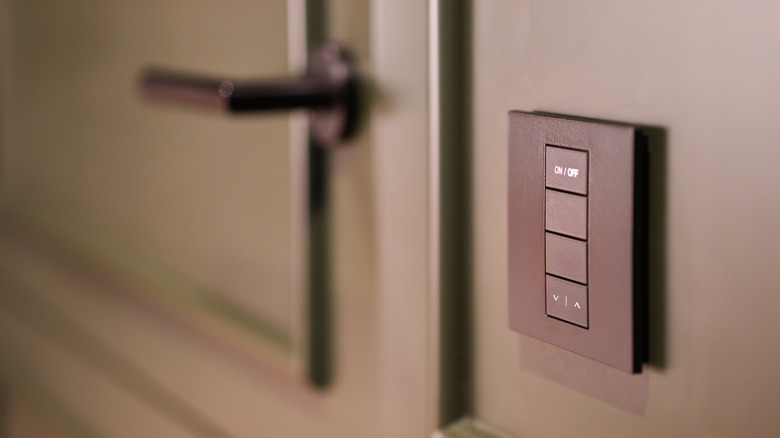 умная кнопка на стене