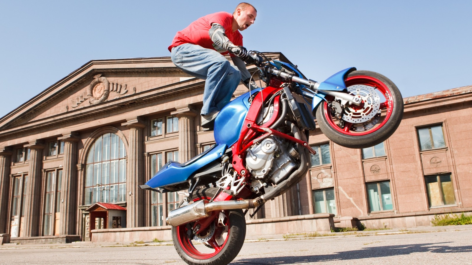 Причина, по которой трюковые велосипеды вмягли газовые баки