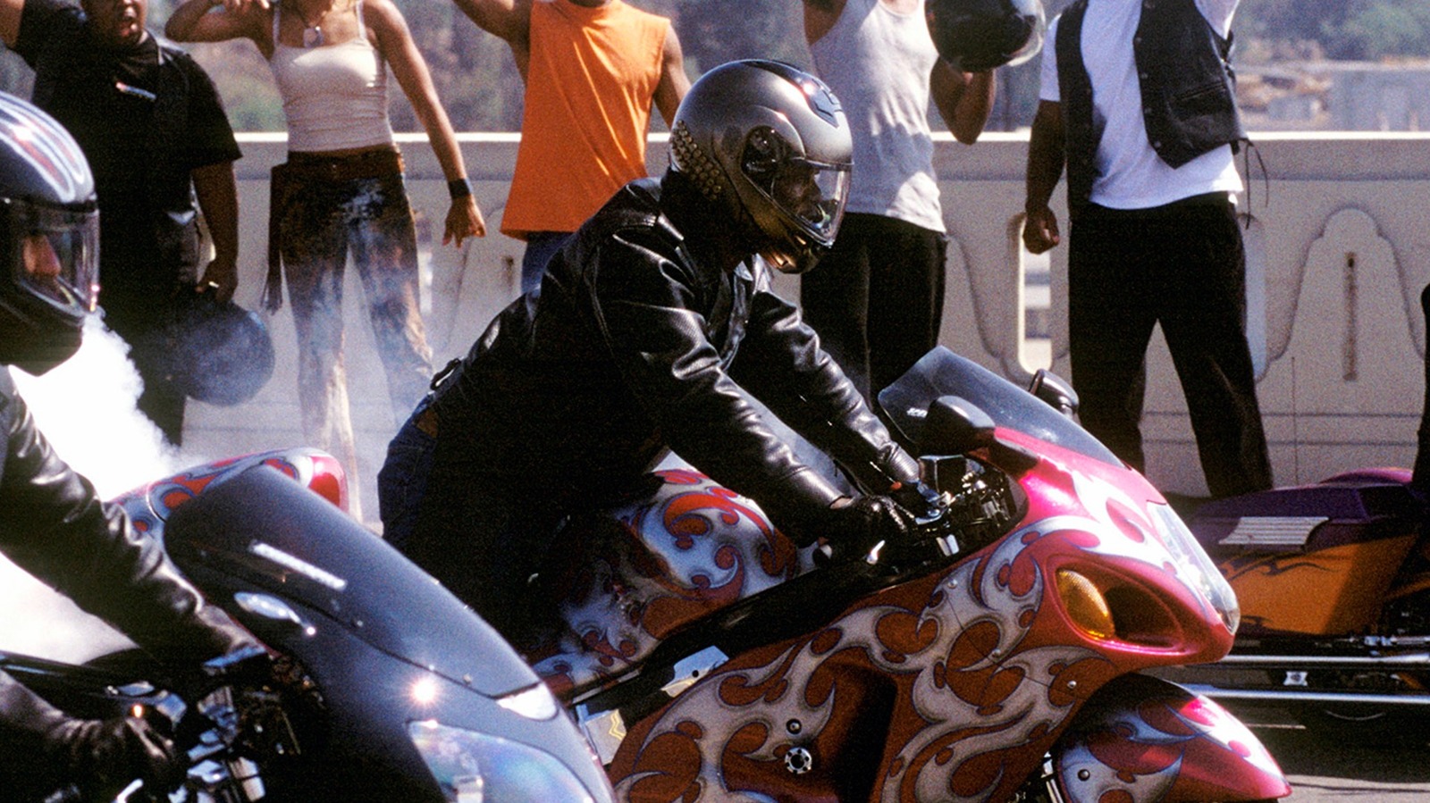 На каком мотоцикле Лоренс Фишберн поехал в байкерском парне?