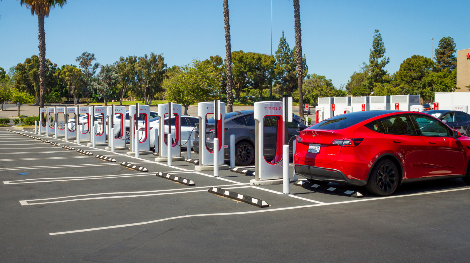 Калифорнийский план налогового кредита штата Калифорния (и обвиняет в нем GM)