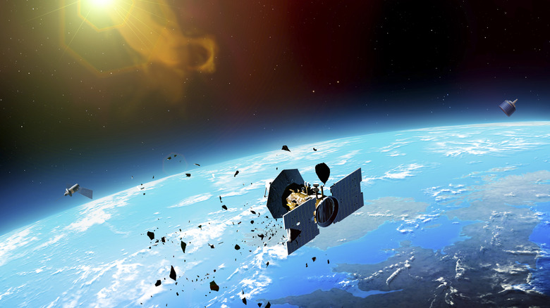 Иллюстрация сломанного спутника и космического мусора, вращающегося над землей.