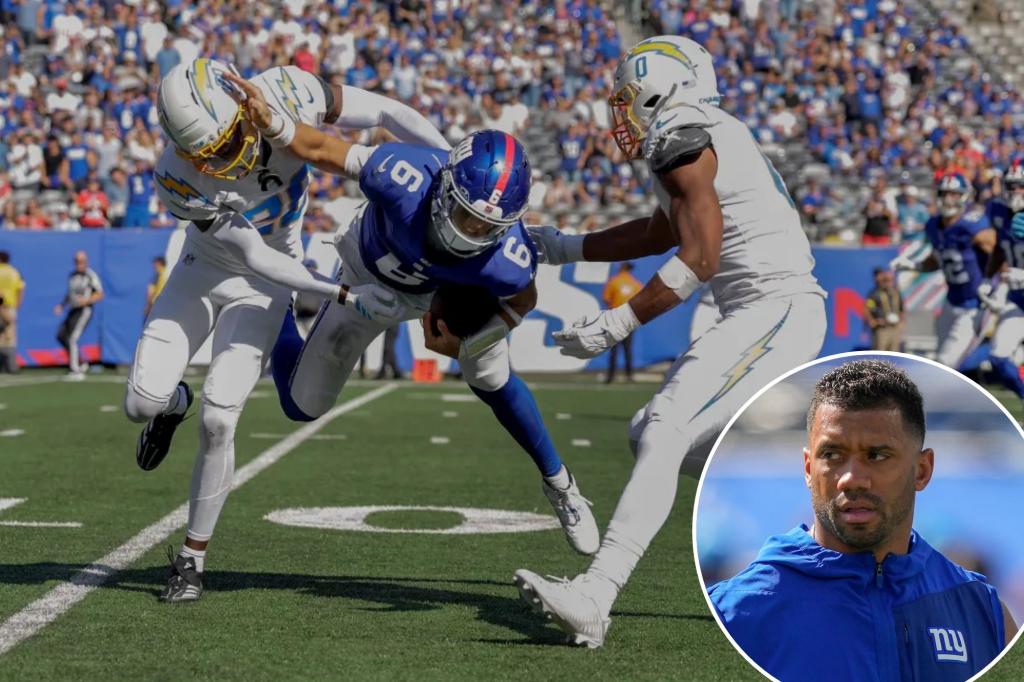 Джакссон Дарт из Гигантов получает проверку сотрясения мозга, Рассел Уилсон заполняет