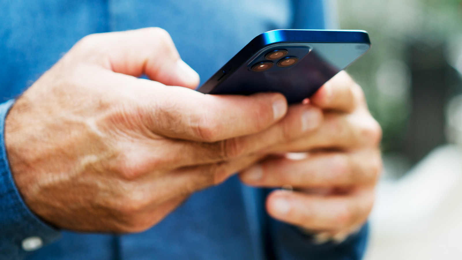 У кого есть самые дешевые телефонные планы для одного человека в 2025 году?