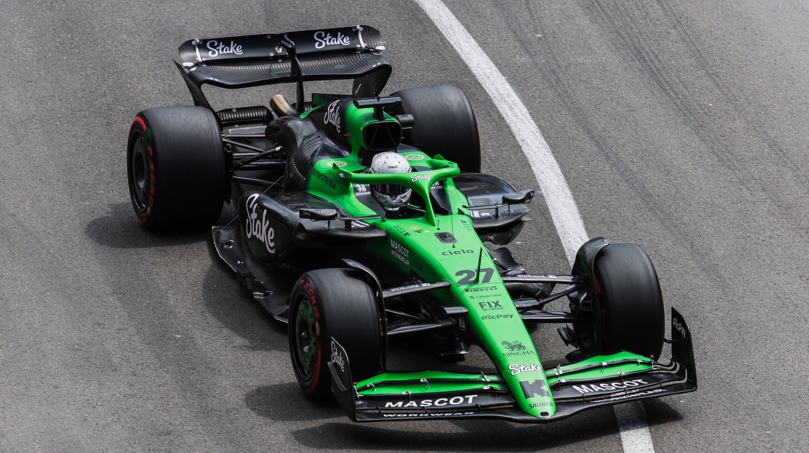 Какой двигатель пинает Sauber, используя в F1?