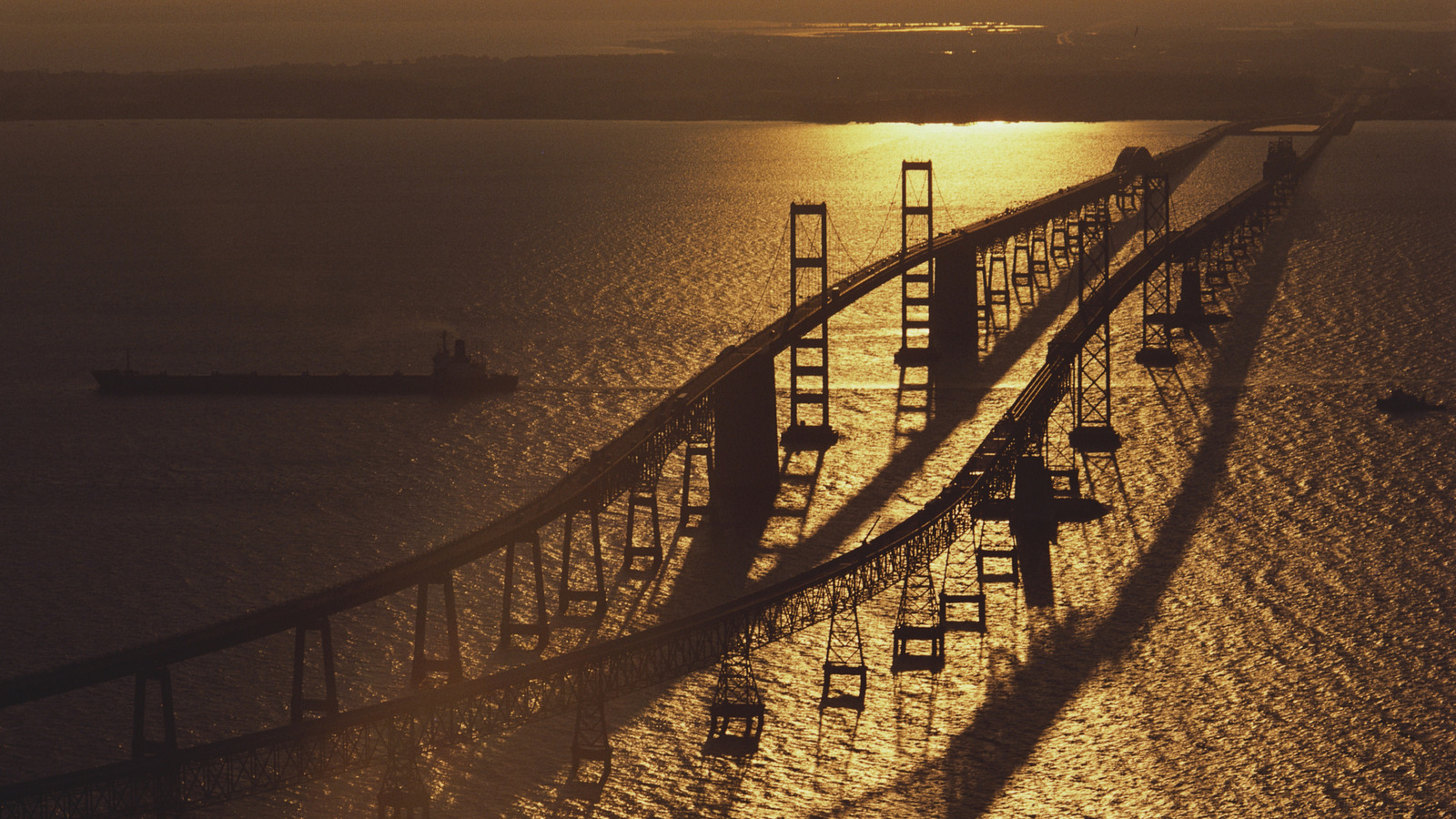 Мост Чесапик Бэй не рушится, но эта вирусная фотография, безусловно, выглядит плохо