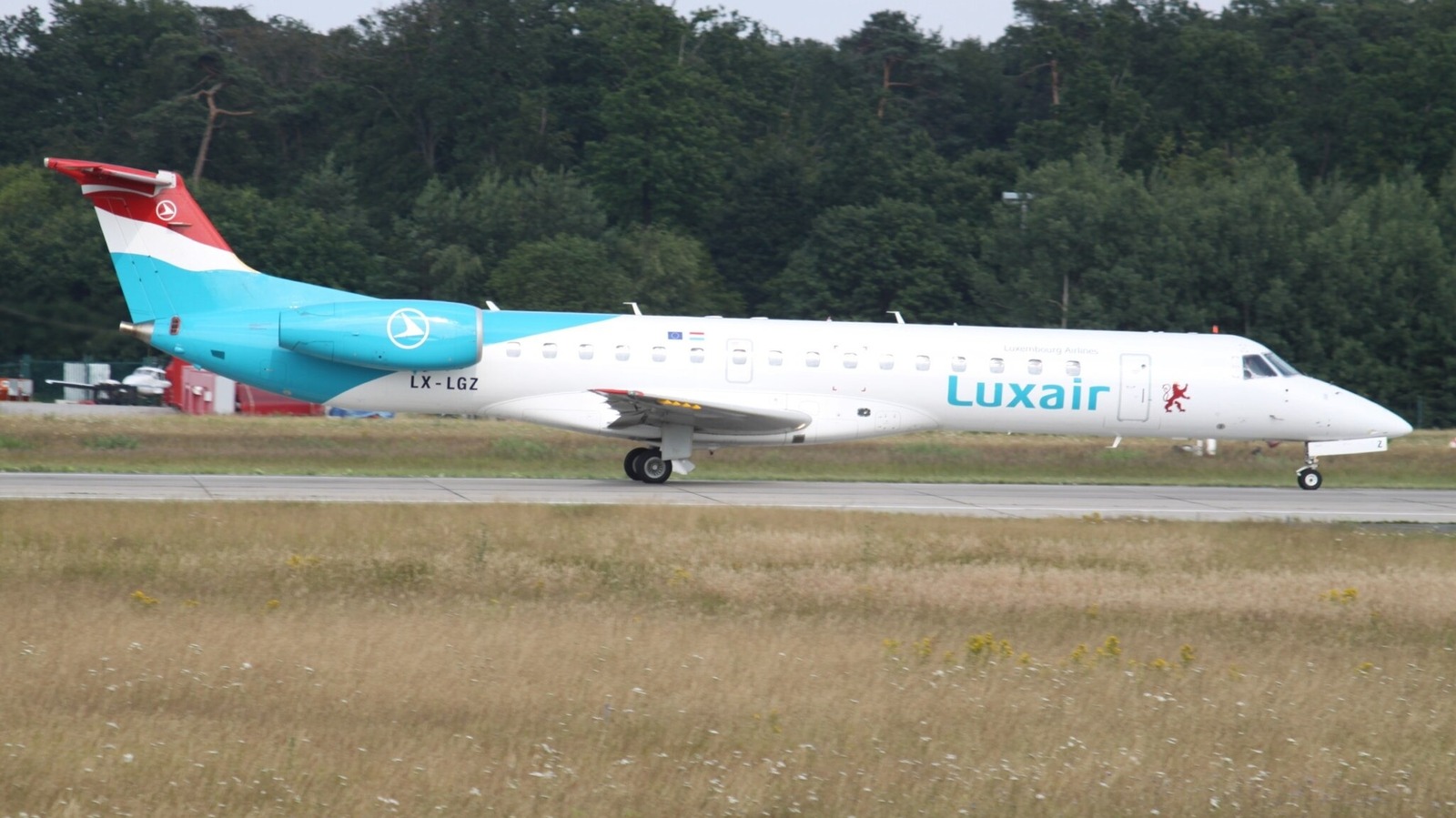 Какой самый маленький коммерческий самолет в США и сколько пассажиров может нести?