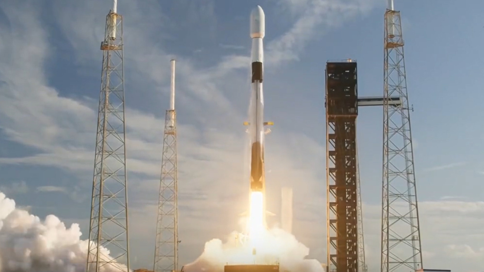 Перенос принадлежности для астронавтов МКС, космический корабль NASA Cygnus XL страдает от неисправности двигателя