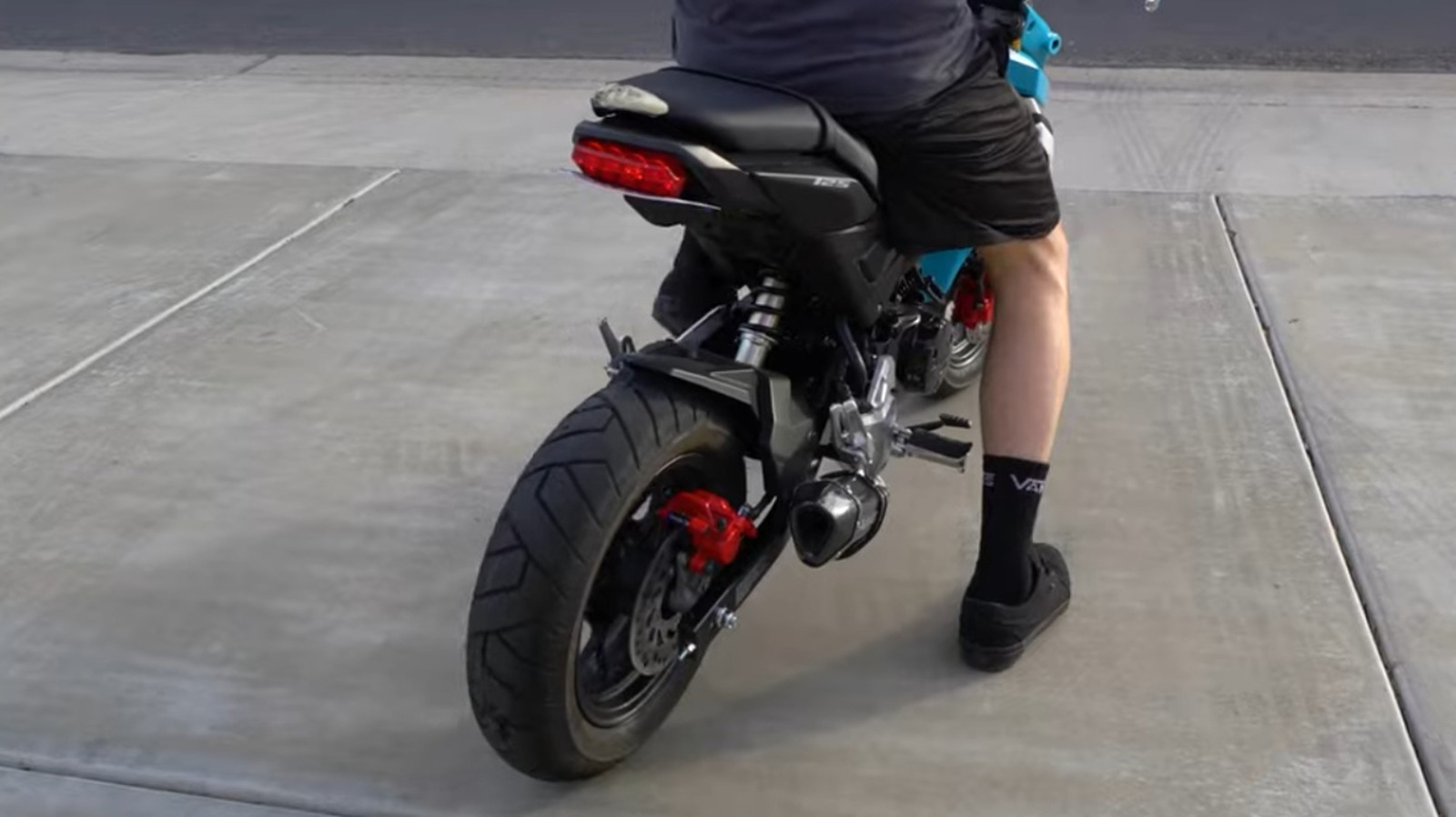 Почему некоторые байкеры переворачивают номерные знаки своего мотоцикла?