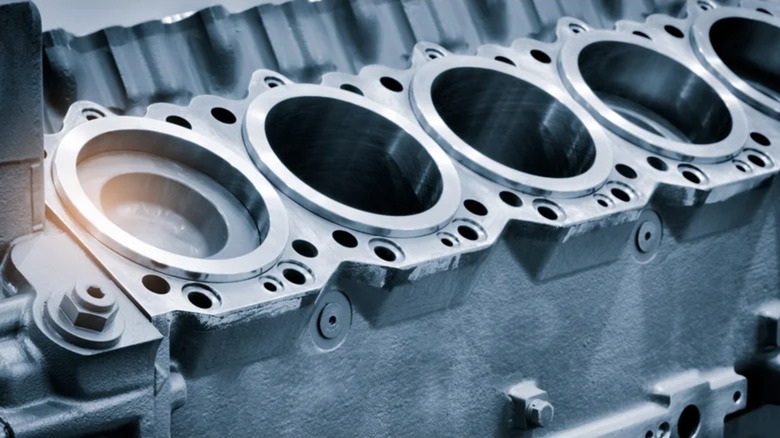 Шесть цилиндров дизельных двигателей